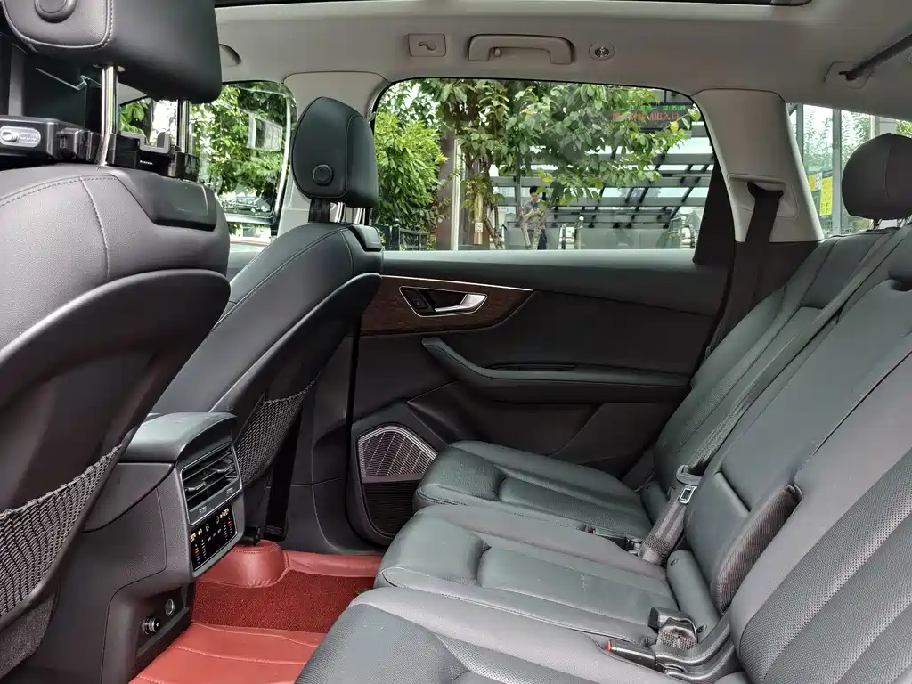 Audi Q7 — миниатюра 10