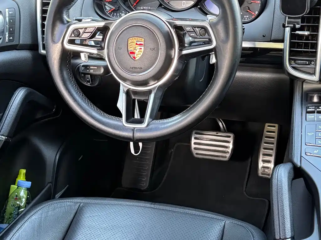 Porsche Cayenne — миниатюра 11