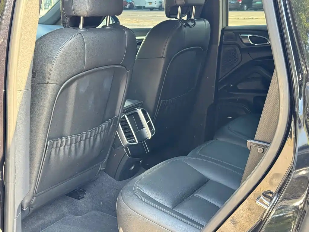 Porsche Cayenne — миниатюра 18