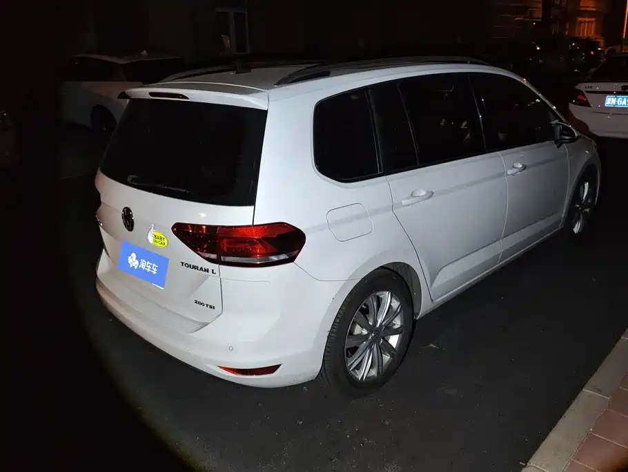 Volkswagen Touran — миниатюра 3