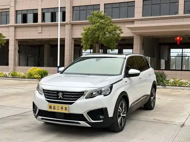 PEUGEOT 5008