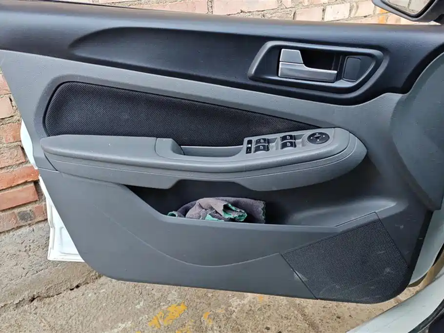 Ford Focus 2013 1.8L MT