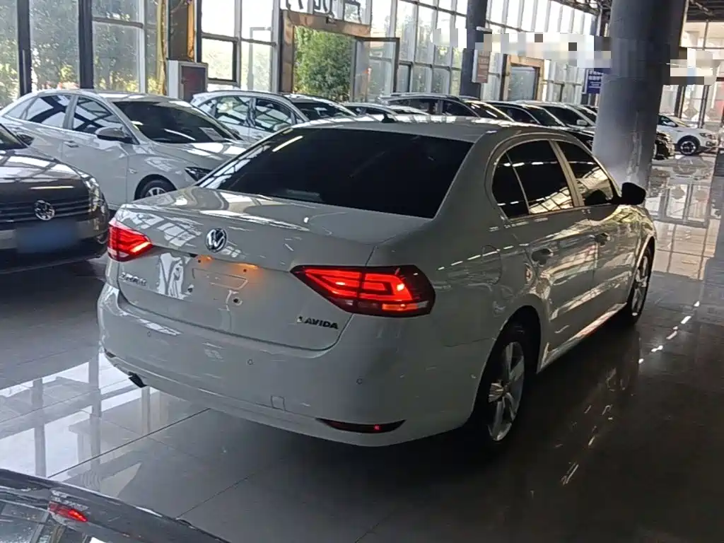 Volkswagen Lavida — миниатюра 7