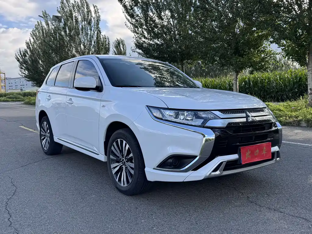 Mitsubishi Outlander — миниатюра 2