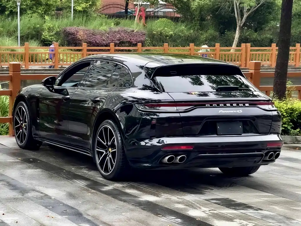 PORSCHE PANAMERA