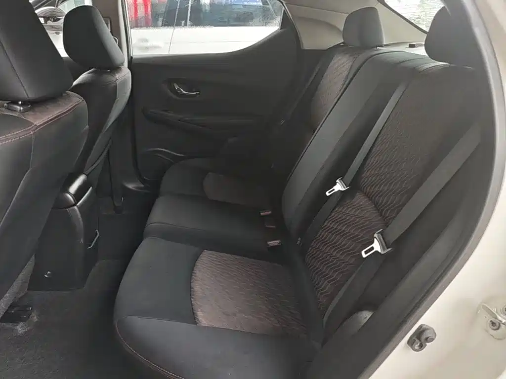 Nissan Bluebird — миниатюра 17