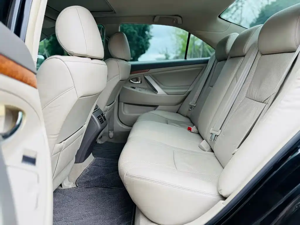 Toyota Camry — миниатюра 5