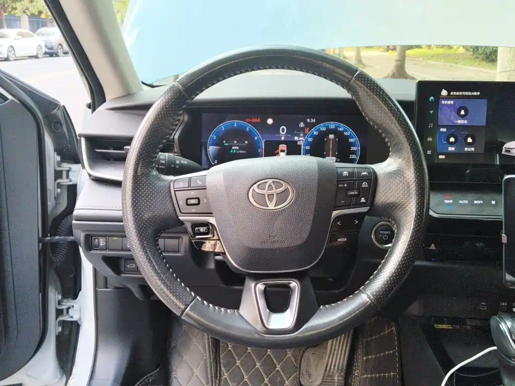 Toyota Camry — миниатюра 6