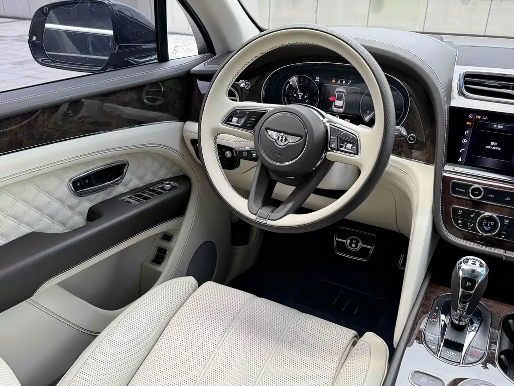 Bentley Bentayga PHEV — миниатюра 16