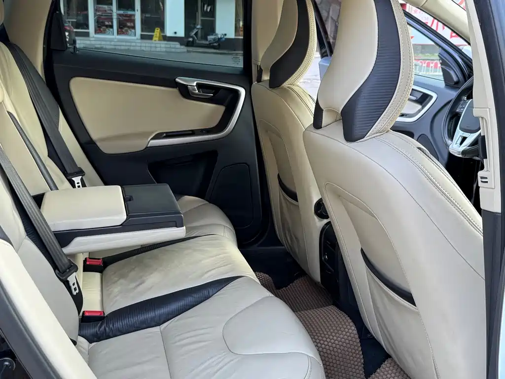 Volvo XC60 (Import) — миниатюра 16