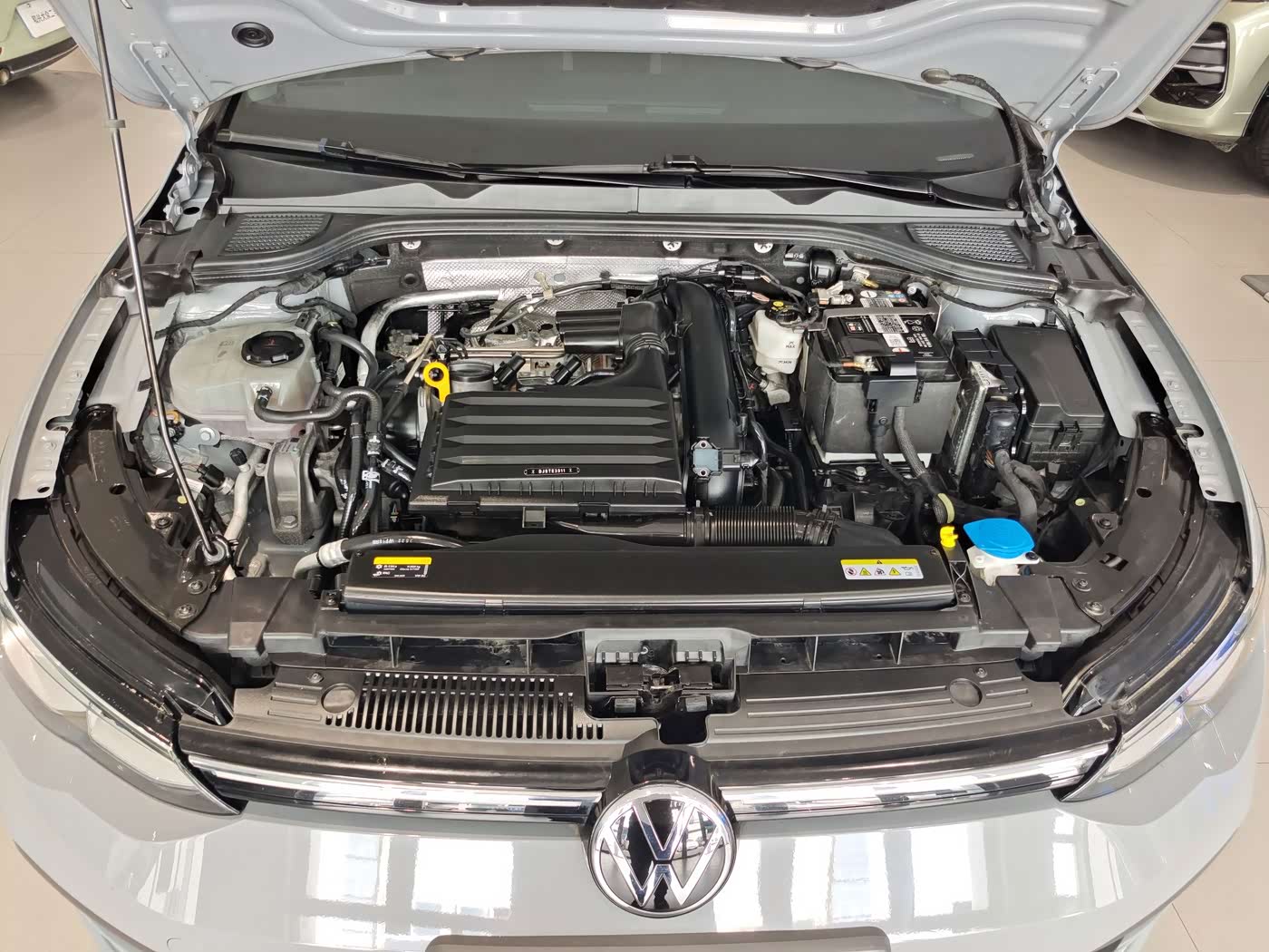 Volkswagen Golf 1.4 л 2023 г. Серебристо-серый, пробег 43000 км