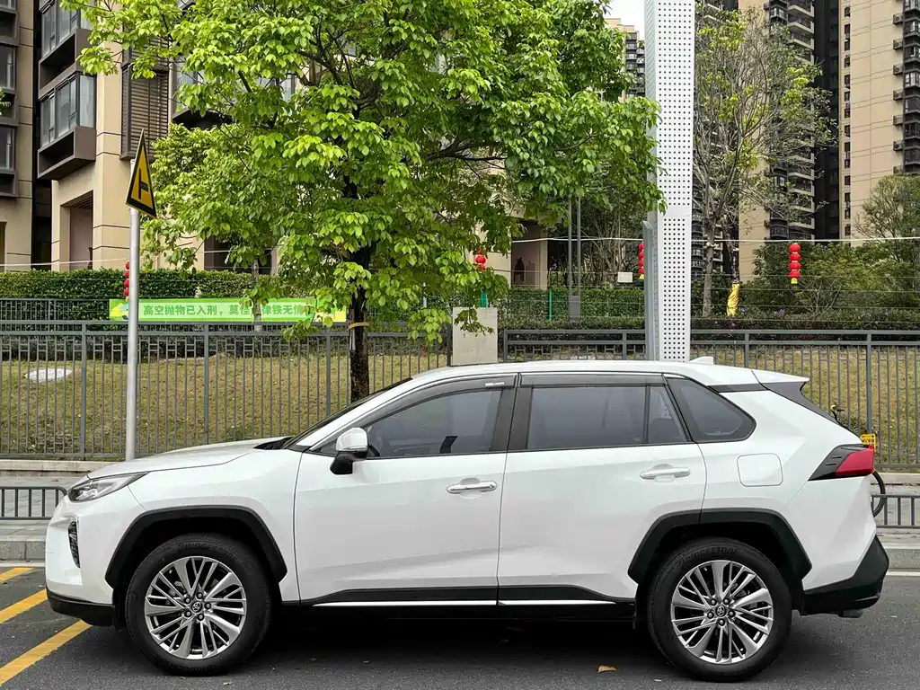 Toyota Wildlander 2.0L CVT 4WD Premium Edition, фото 12