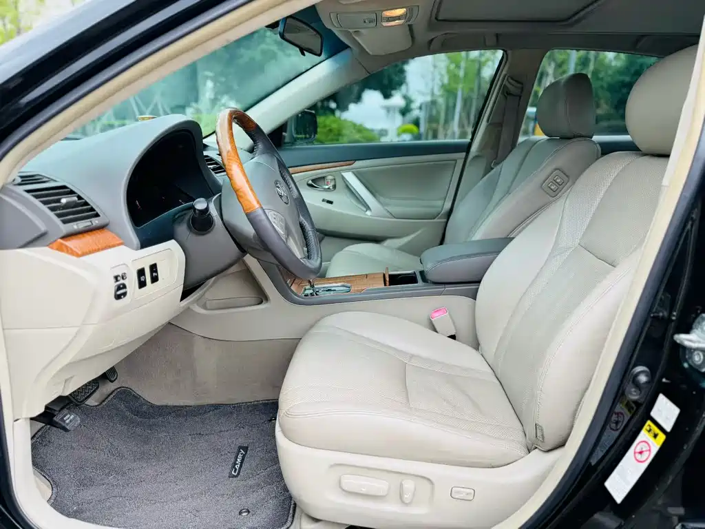 Toyota Camry — миниатюра 6