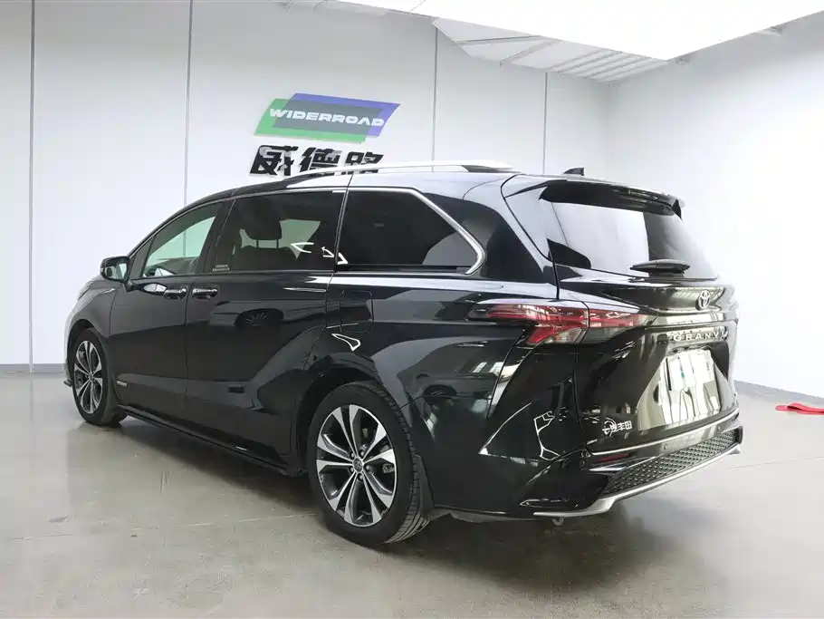Toyota Granvia 2022 2.5L Luxury