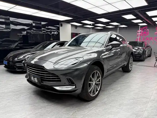 ASTON MARTIN DBX 2022