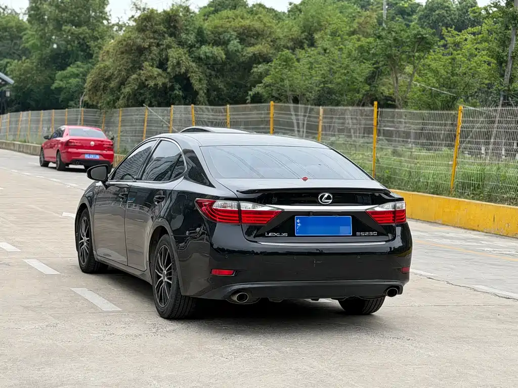 Lexus ES — миниатюра 4
