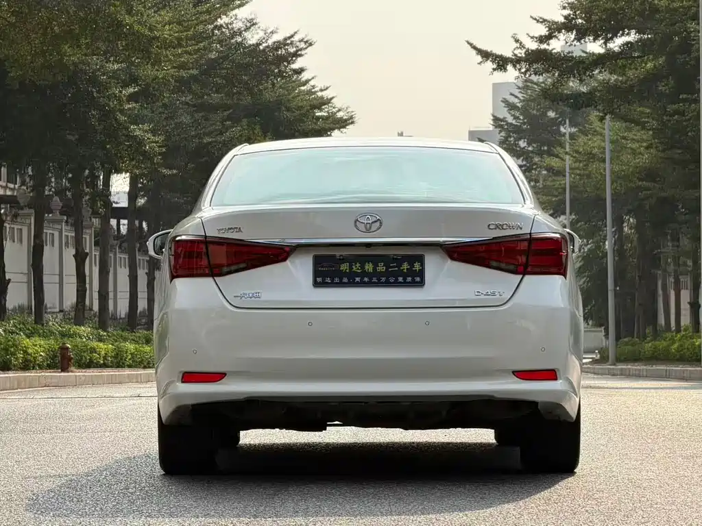 Toyota Crown — миниатюра 6