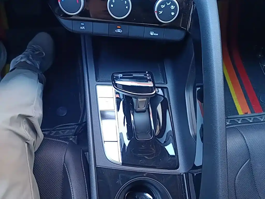 Hyundai Elantra — миниатюра 14