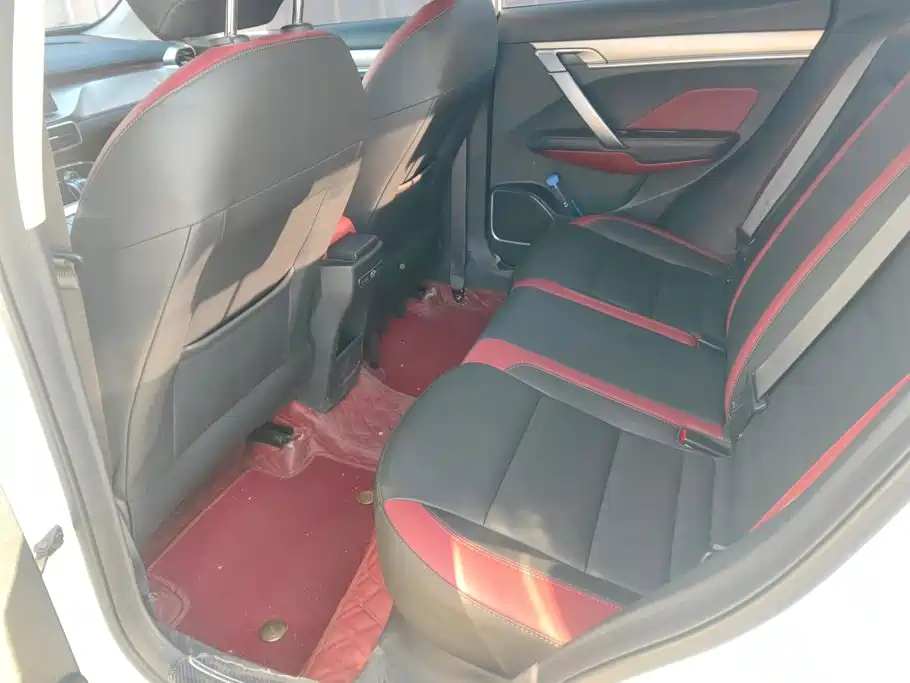 Geely Binyue — миниатюра 11