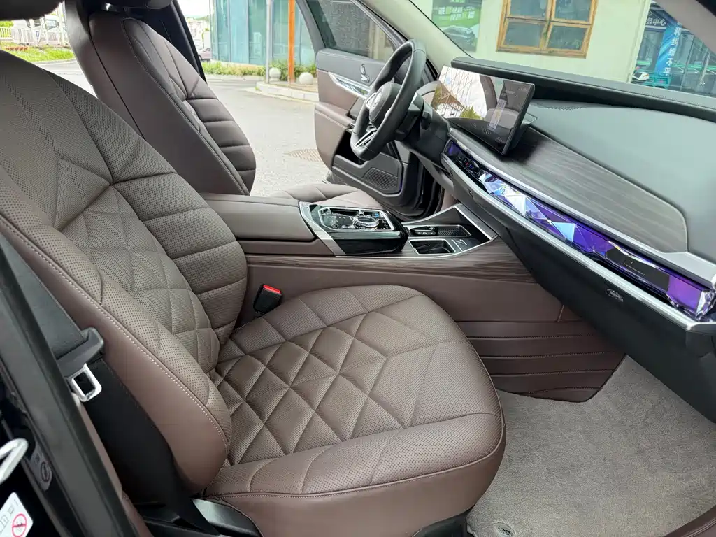 BMW i7 — миниатюра 15