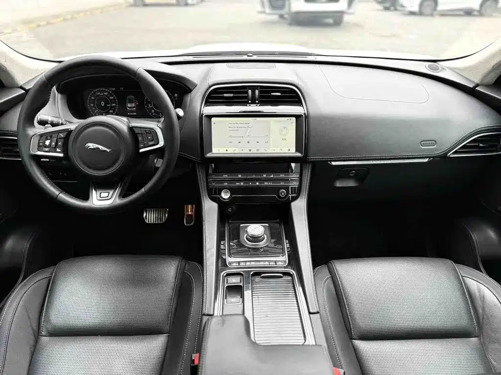 Jaguar F-Pace 2018 2.0T R-Sport Sport