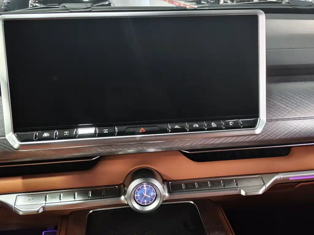 TANK TANK 700 NEW ENERGY