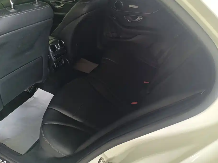 Mercedes-Benz C-Class — миниатюра 11
