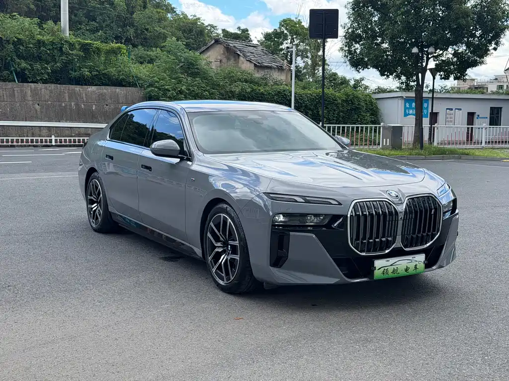 BMW i7 — миниатюра 2