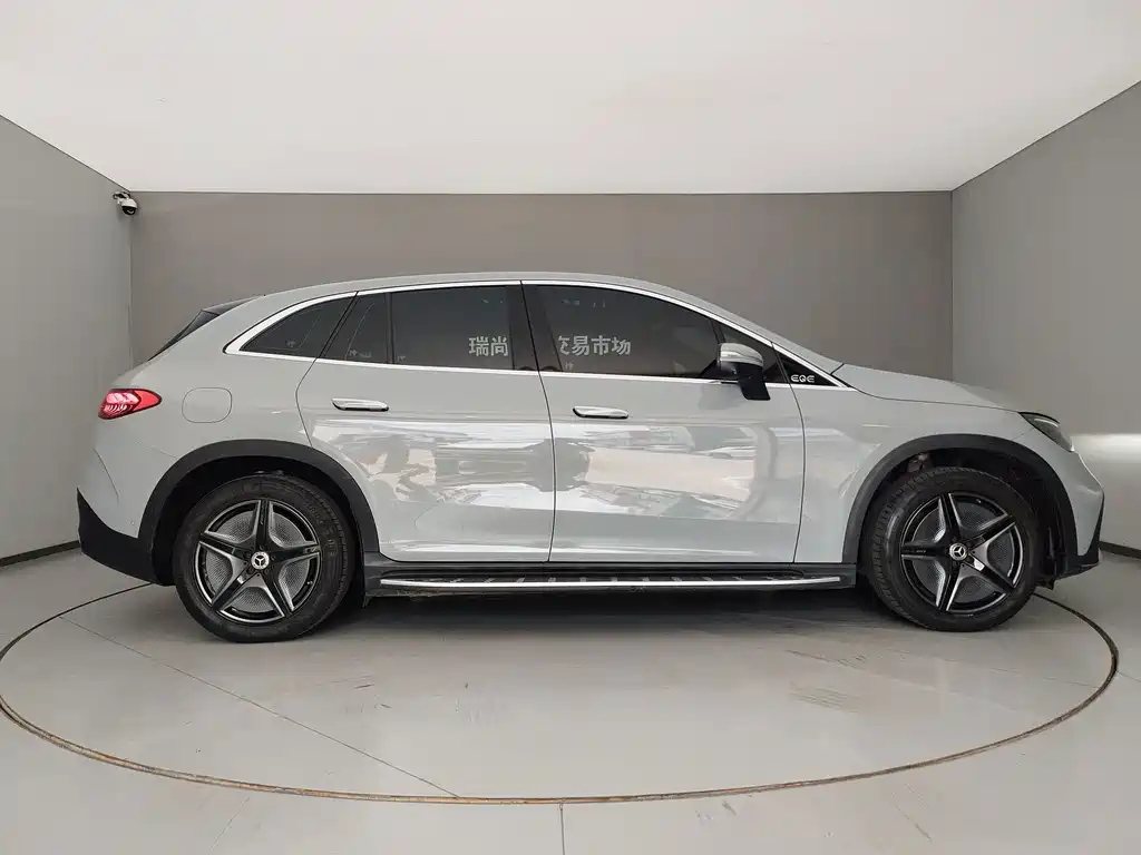 Mercedes-Benz EQE SUV — миниатюра 6