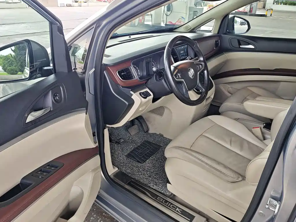 Buick GL8 — миниатюра 10