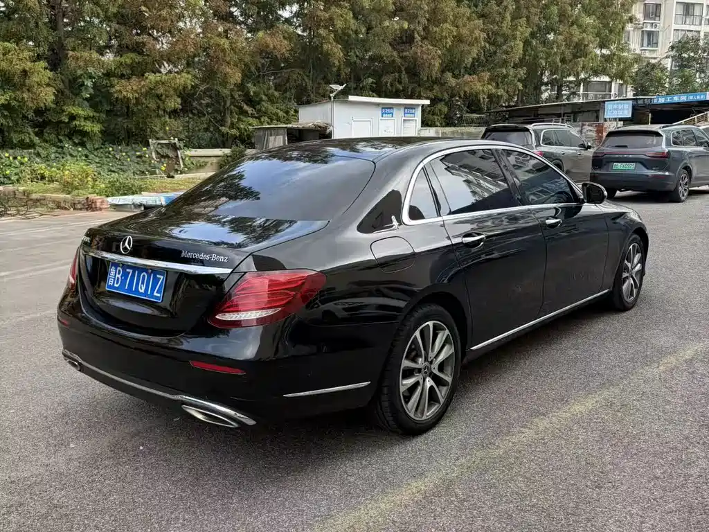 Mercedes-Benz E-Class — миниатюра 7