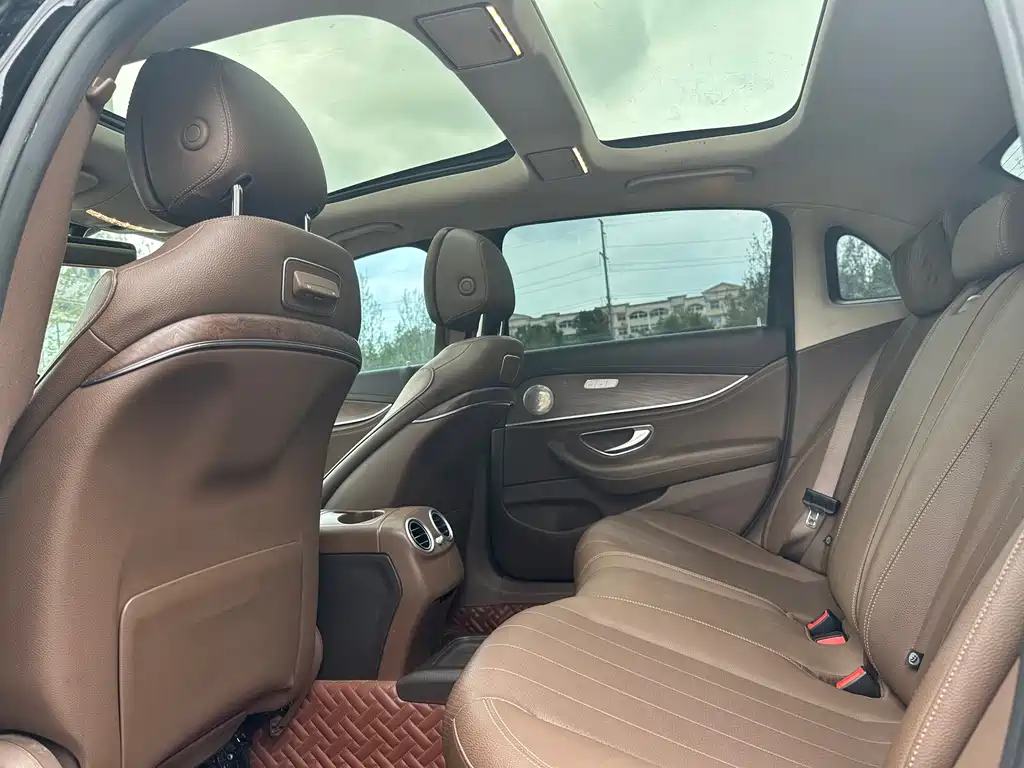 Mercedes-Benz E-Class — миниатюра 5