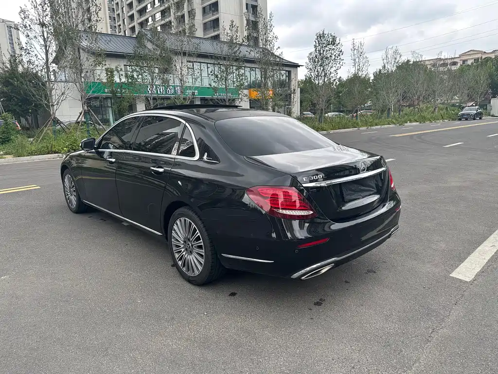Mercedes-Benz E-Class — миниатюра 7