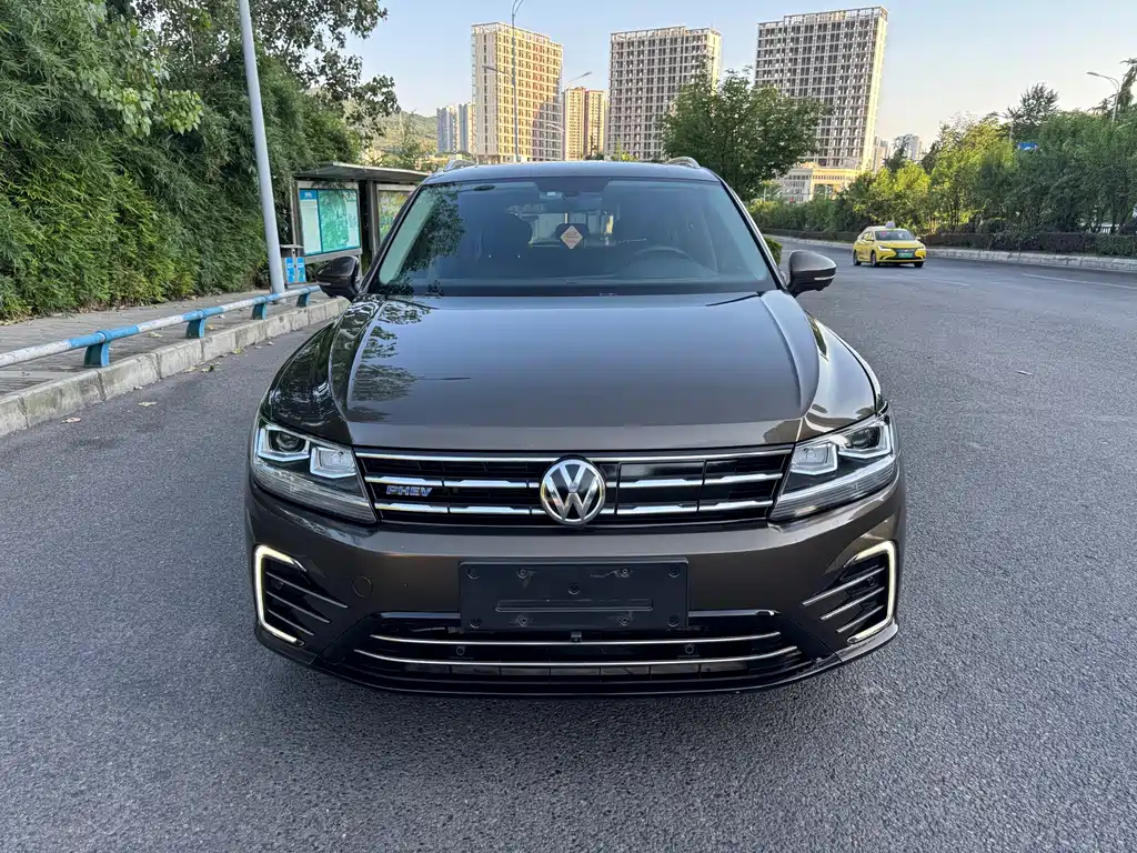 Volkswagen Tiguan L PHEV - фото 2