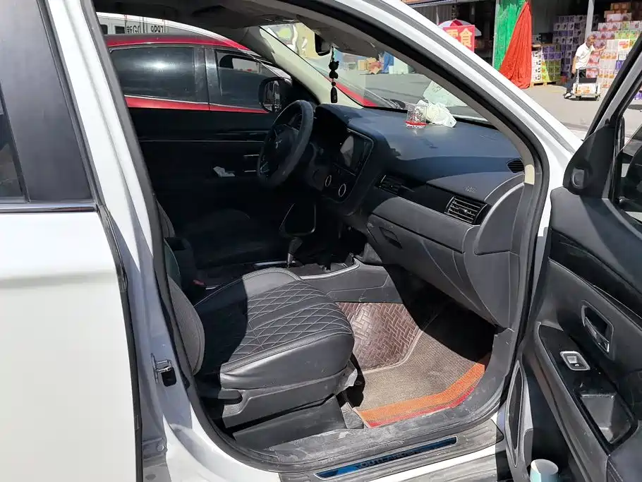Mitsubishi Outlander — миниатюра 8