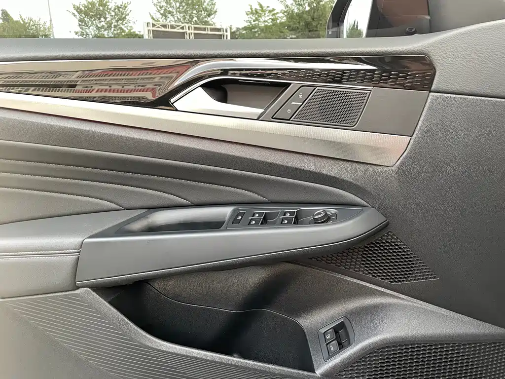 VOLKSWAGEN PASSAT NEW ENERGY