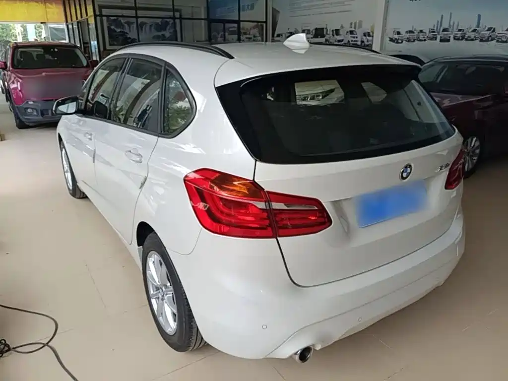 BMW 2 Series Active Tourer - фото 5
