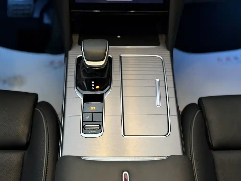 Hongqi Hongqi HS7 PHEV — миниатюра 17
