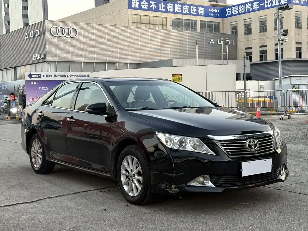 Toyota Camry — миниатюра 3