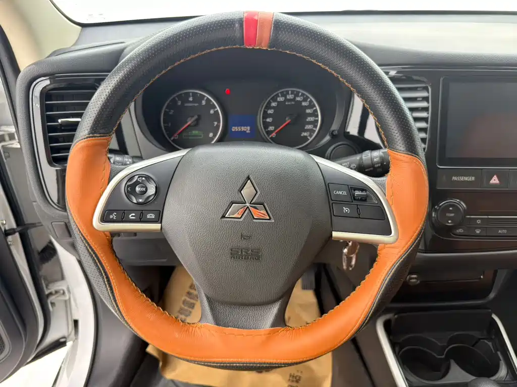 Mitsubishi Outlander — миниатюра 11