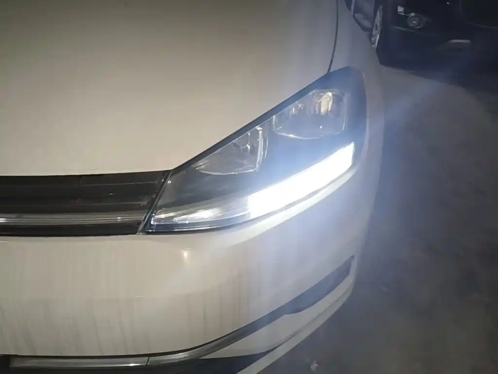 Volkswagen Golf — миниатюра 24