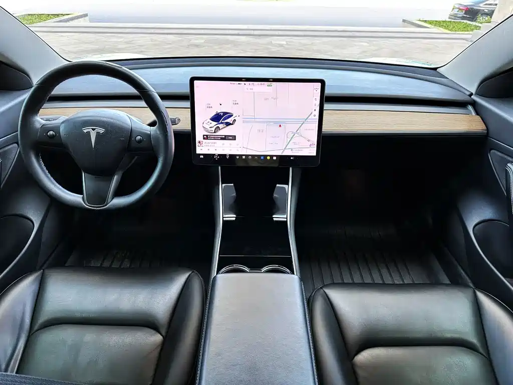 Tesla Model 3 — миниатюра 7