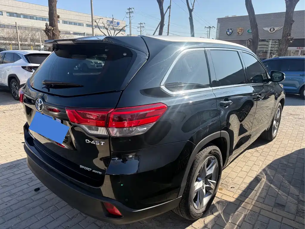 TOYOTA HIGHLANDER