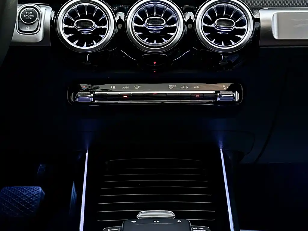 Mercedes-Benz GLB — миниатюра 17