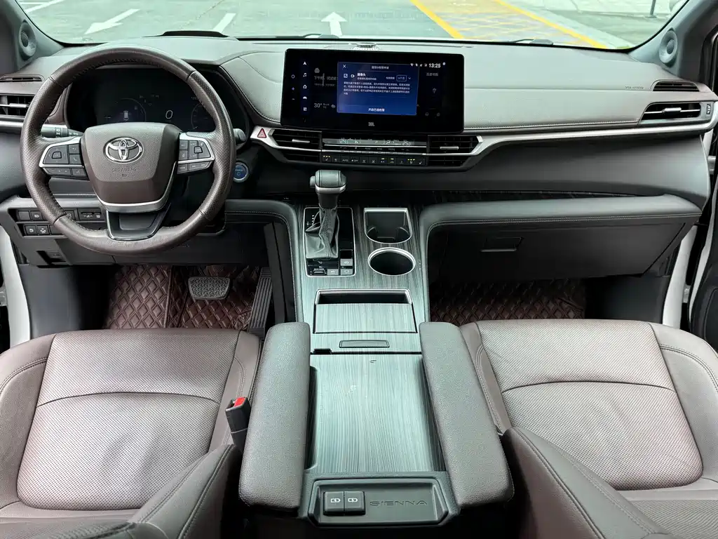Toyota Sienna — миниатюра 6