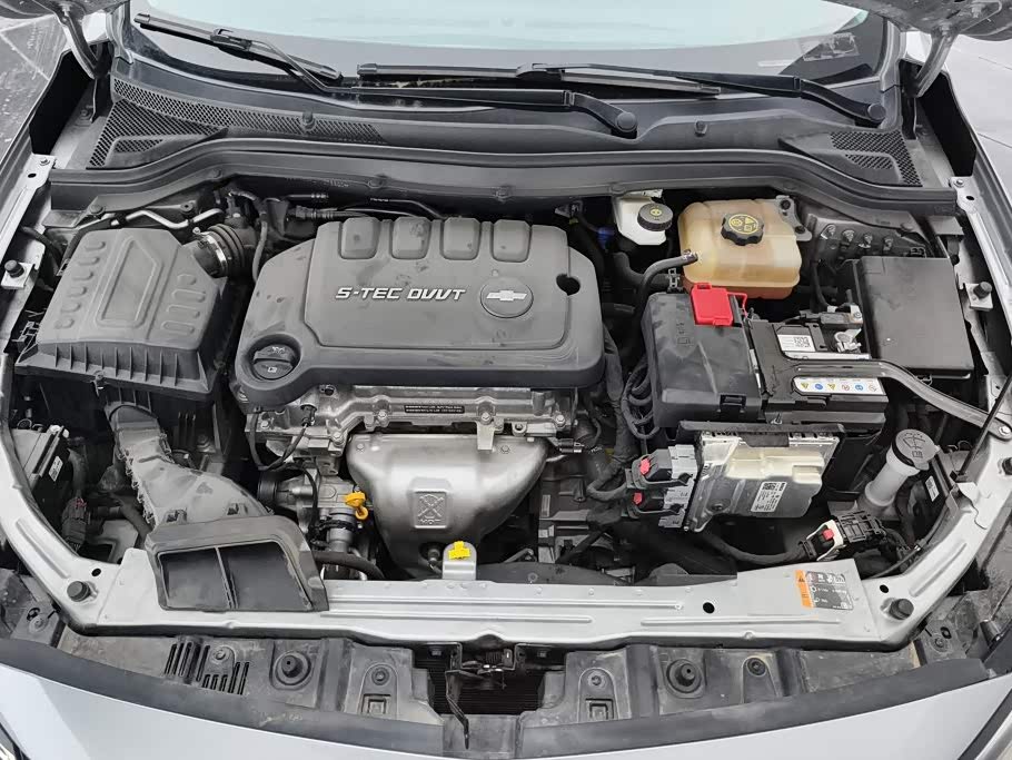 Chevrolet Monza 1.5 л 2023 г. Серебристо-серый, пробег 31500 км
