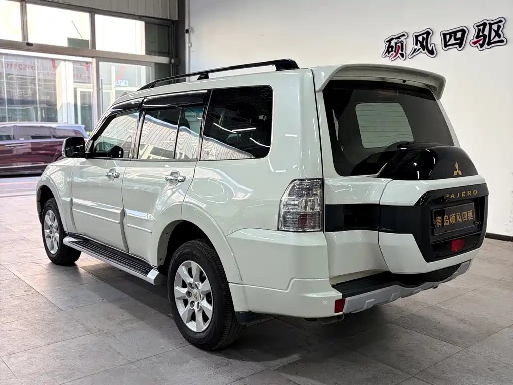 Mitsubishi Pajero (Import) — миниатюра 3
