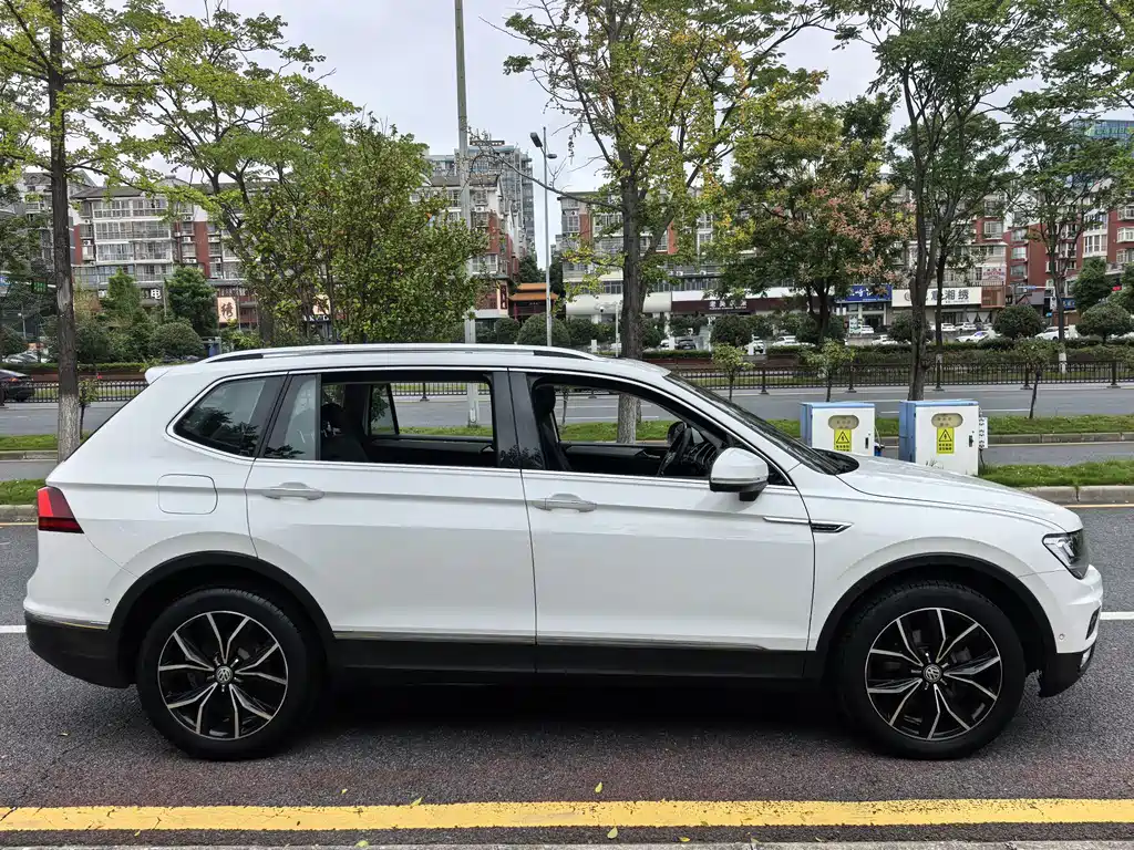 Volkswagen Tiguan L — миниатюра 4