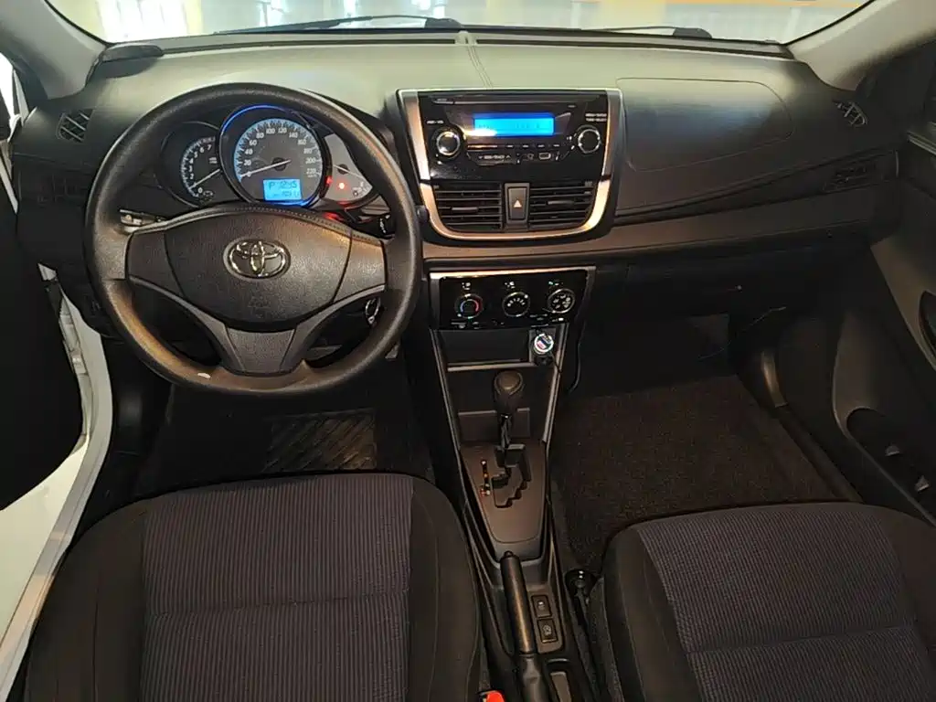 Toyota Yaris L — миниатюра 10