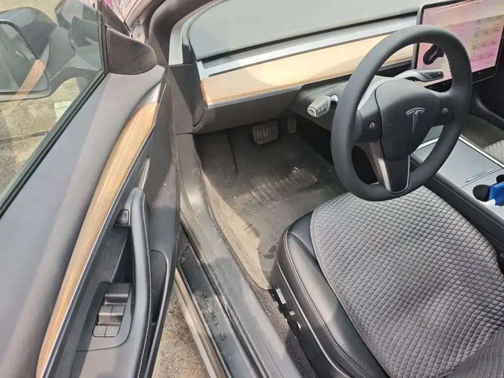 Tesla Model 3 — миниатюра 14